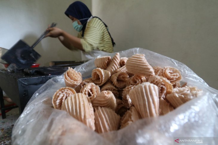 Produksi opak gambir khas Kediri