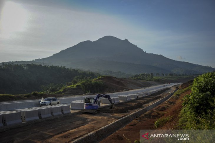 Proyek jalan tol Cisumdawu tetap berjalan 