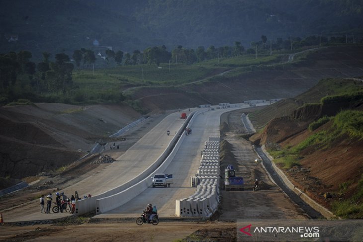Proyek jalan tol Cisumdawu tetap berjalan 