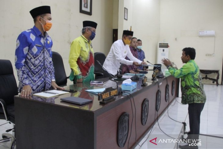 Bupati HST dengarkan pandangan umum fraksi DPRD tentang tiga Raperda