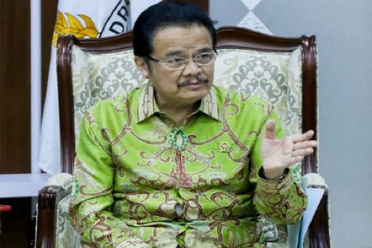 Anggota DPD nilai pemerintah terlalu berani lanjutkan pilkada Juni