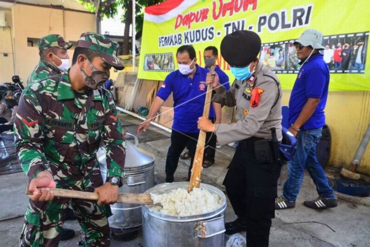 Dapur umum TNI-Polri