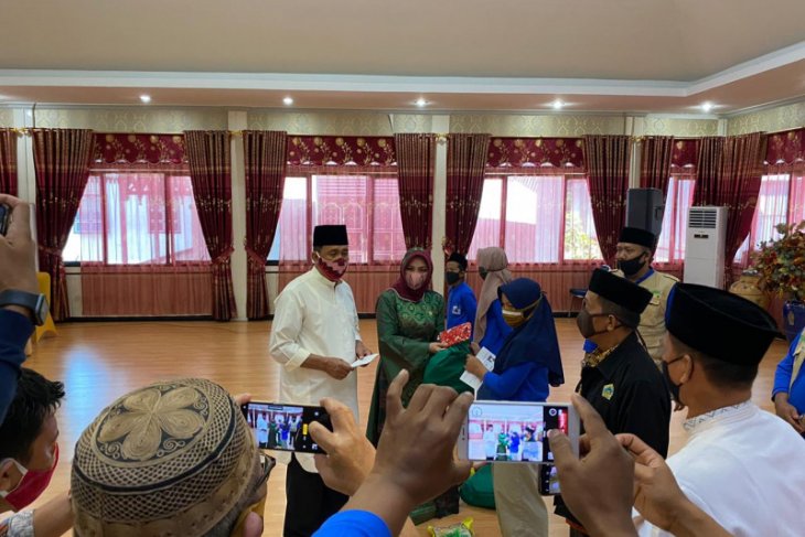 Pemkab Kapuas Hulu berikan santunan kepada anak yatim dan kaum dhuafa
