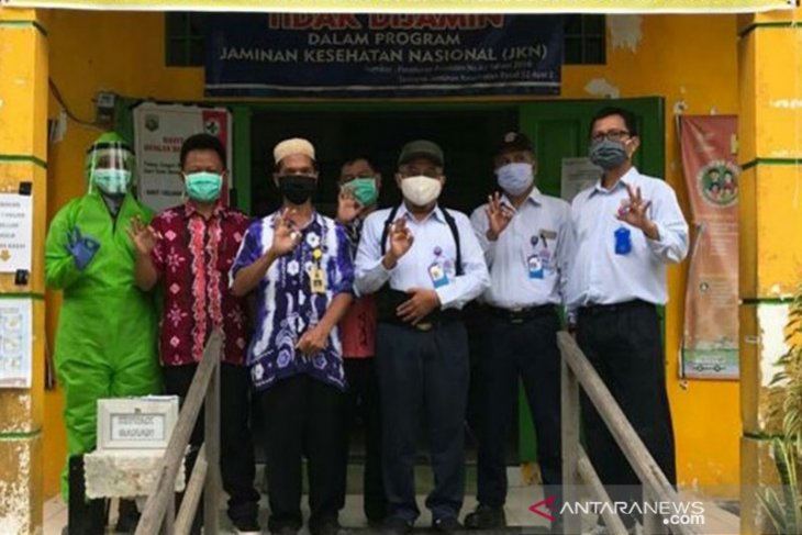 Indocement menyalurkan APD kepada dua puskesmas di Kotabaru