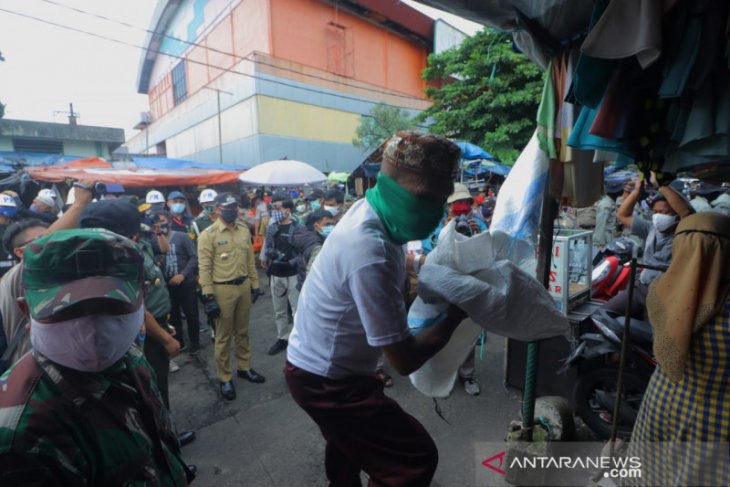 Bima Arya pimpin penertiban pedagang di Pasar Kebon Kembang Kota Bogor
