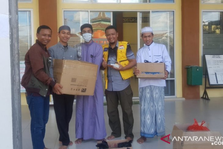 PC PMI Kota Pontianak bagikan sembako untuk masyarakat terdampak COVID-19
