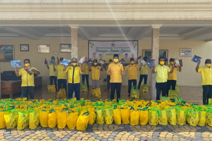 Saat pandemi, Fraksi Golkar di Banten salurkan 22.000 paket sembako