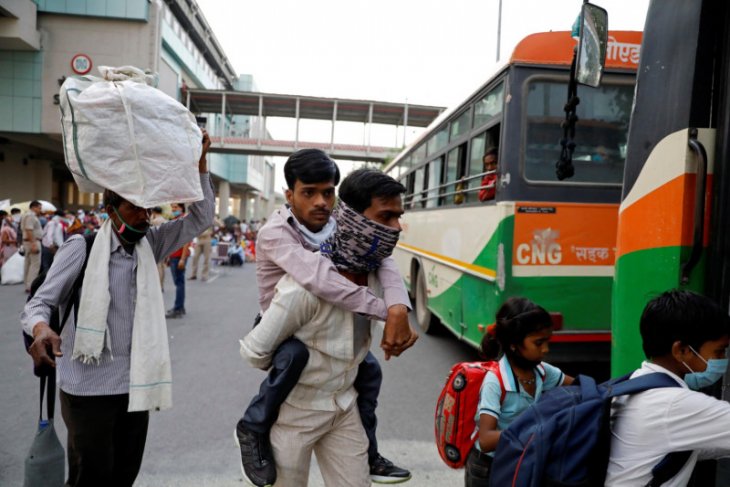 India catat 6.000 kasus COVID-19 baru saat penguncian dilonggarkan