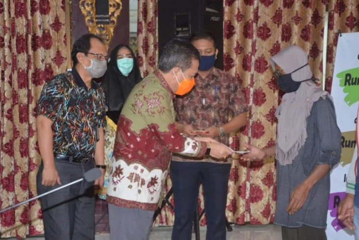 Rabu (20/5), "Bantuan Batanghari Tunai" disalurkan ke 14 kelurahan