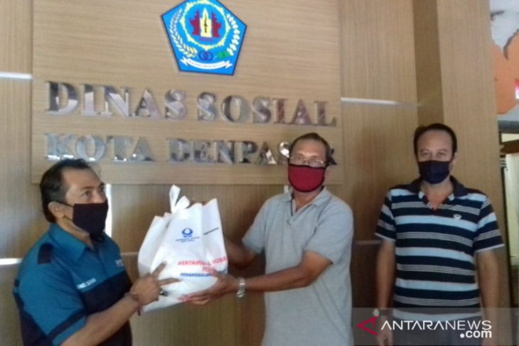 Hiswana Migas Bali-Pertamina bantu sembako ke pedagang pasar rakyat