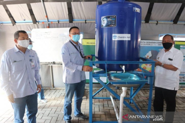 Chandra Asri-Penguin Indonesia donasikan 50 tangki air ke Pemkot Cilegon