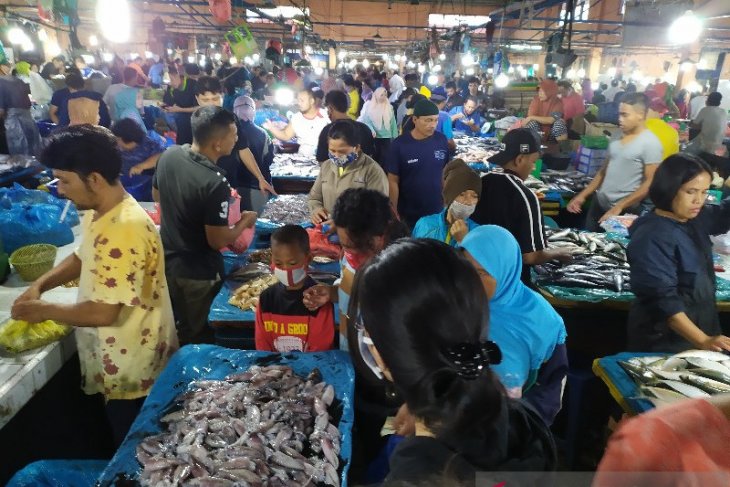 Pajak ikan Pematangsiantar ramai pembeli, harga stabil