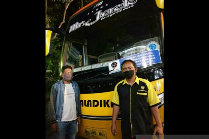 Patroli, polisi hentikan bus berstiker Kemenhub palsu