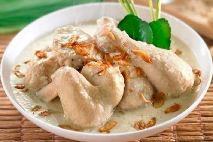 Opor ayam untuk rayakan Lebaran