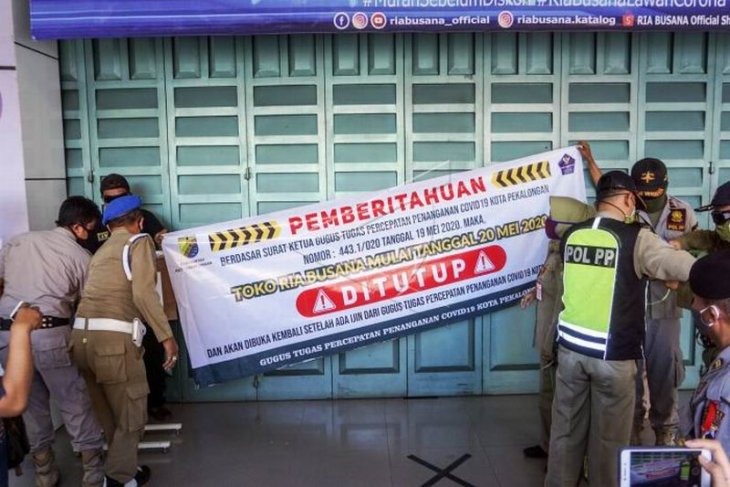 Penutupan sementara pusat perbelanjaan busana