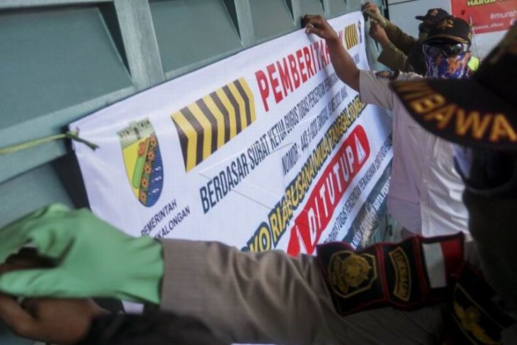 Penutupan sementara pusat perbelanjaan busana