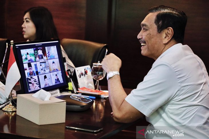 Luhut Binsar Pandjaitan menegaskan dirinya tidak mempunyai akun di media sosial Twitter
