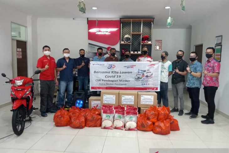 Astra Motor Pontianak bagikan 300 paket sembako