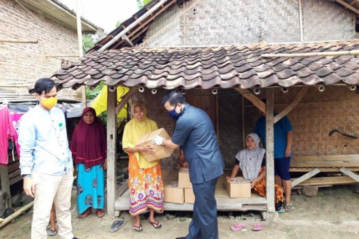 Kejari Lebak bagikan 1.000 paket sembako untuk warga miskin