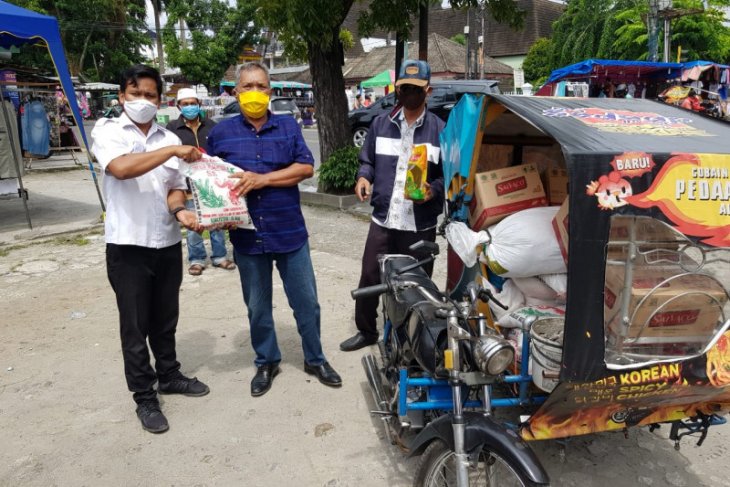 Komisaris dan Direksi PTPN IV bantu masyarakat