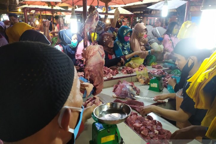 Dua hari jelang Lebaran, harga daging lembu dan ayam di Pematangsiantar naik