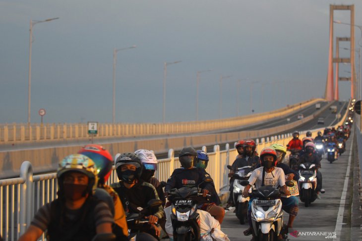 Pemudik Motor di Suramadu