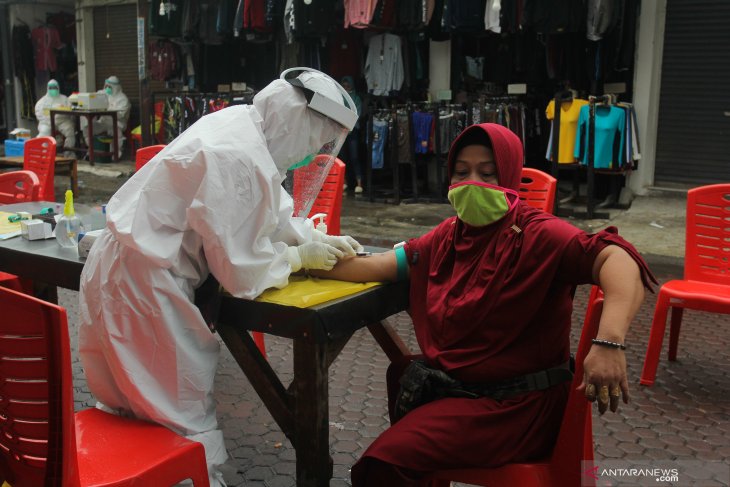 Rapid test di Pasar Sore Manukan Surabaya