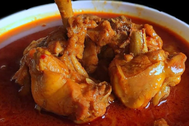 Ini tips aman makan gulai hingga rendang saat Lebaran