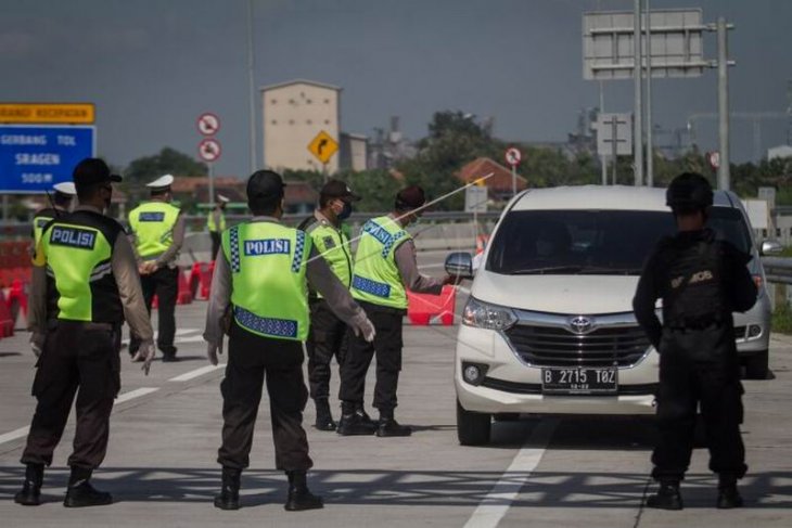 Penyekatan kendaraan di jalan tol