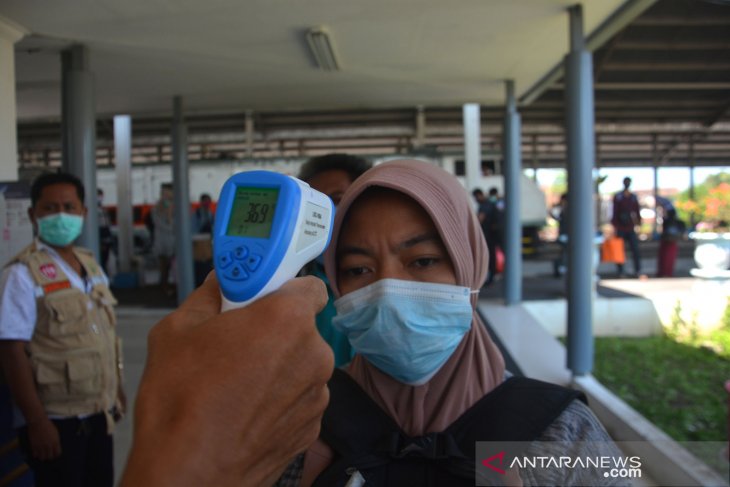 Mudik lokal di stasiun Jombang