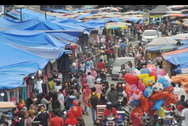 Warga Padang berburu baju lebaran meski masih PSBB