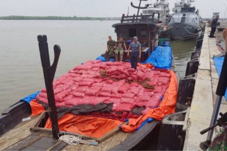 TNI AL gagalkan penyelundupan 25 ton bawang merah ilegal