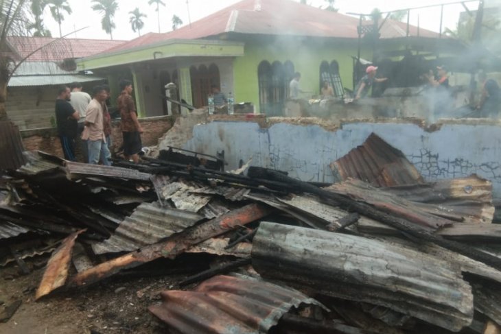Dua ruko terbakar di Aceh Timur