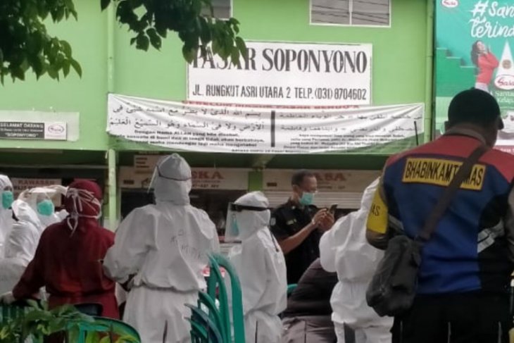 100 pedagang Pasar Soponyono dan Pahing Surabaya jalani tes cepat, tujuh reaktif