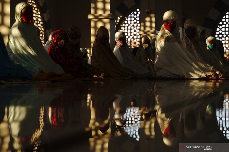 Shalat Idul Fitri di Tengah Pandemi COVID-19