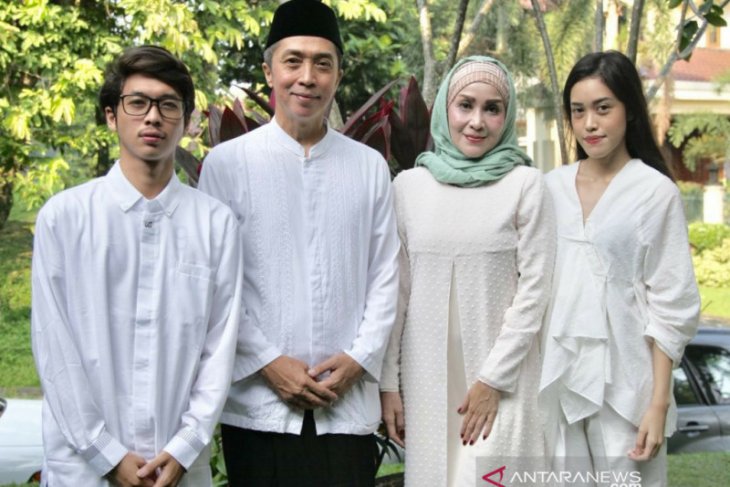 Dedie A Rachim isi kegiatan Idul Fitri di rumah bersama keluarga