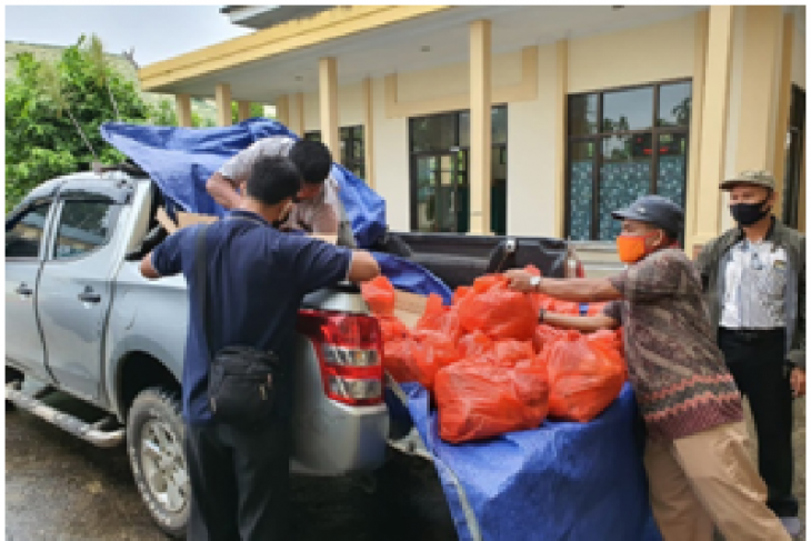 Kementan berikan bantuan sembako kepada petugas lapangan