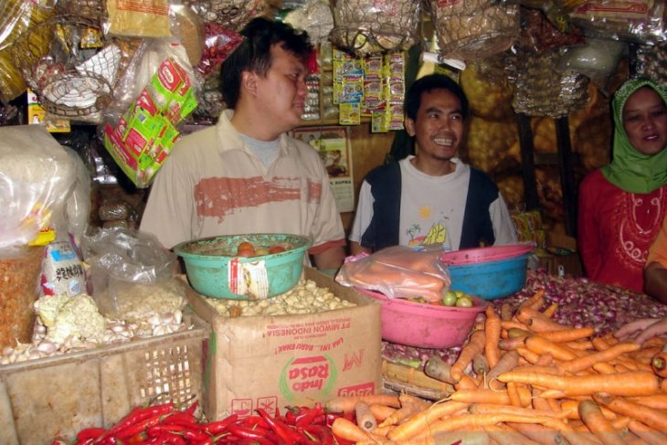 Harga gula pasir di pasar tradisional Sukabumi masih tinggi