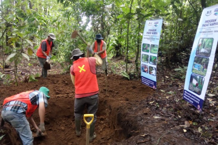 AQUA melalui Mitra Sources of Indonesia kembali perkuat fungsi kawasan pelestarian alam di Tahura