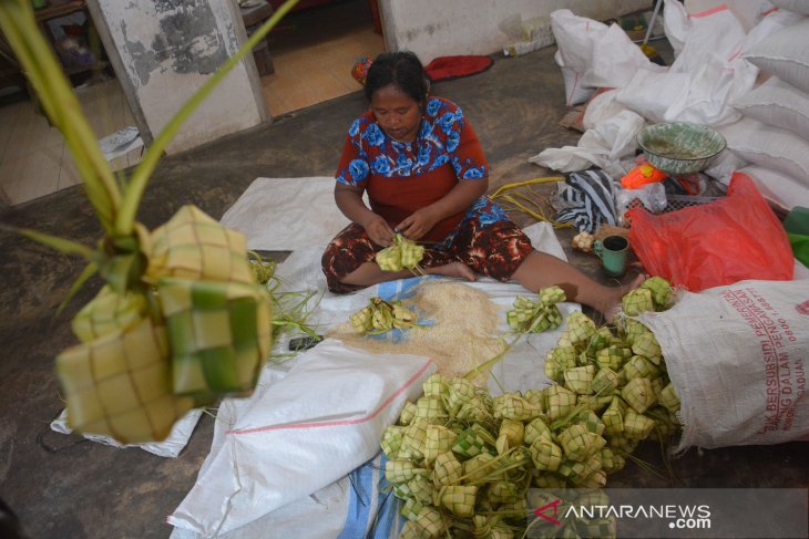 Pembuatan ketupat