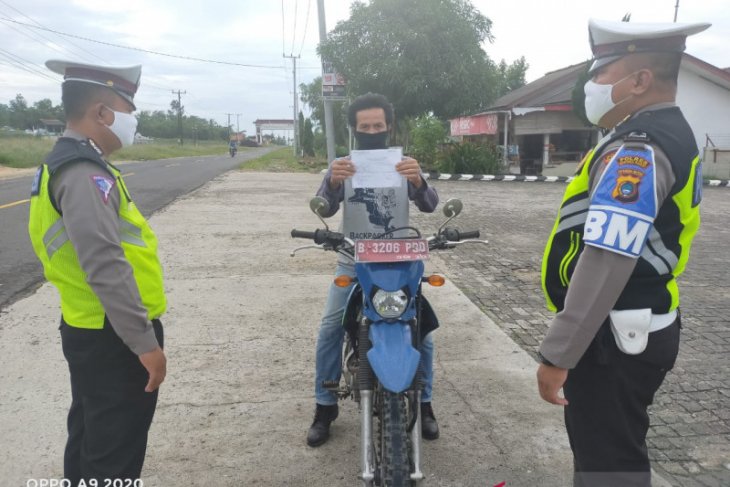 Polres Bangka Barat beri teguran tertulis pengendara tidak bermasker