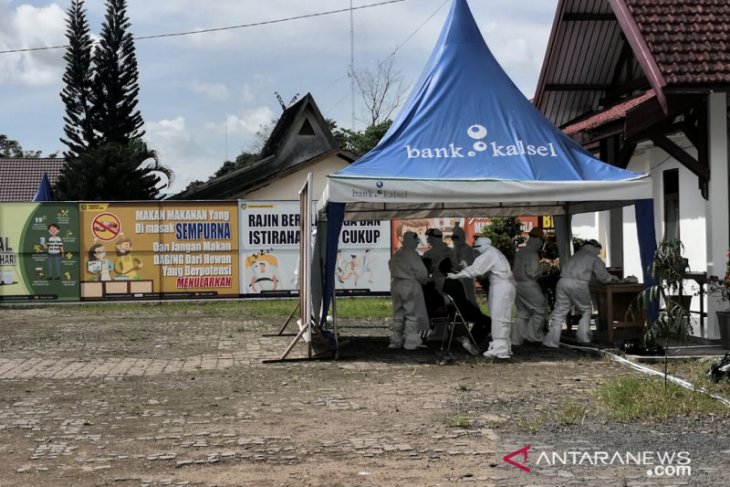 Setelah dilakukan swab, sepuluh orang langsung dilakukan isolasi