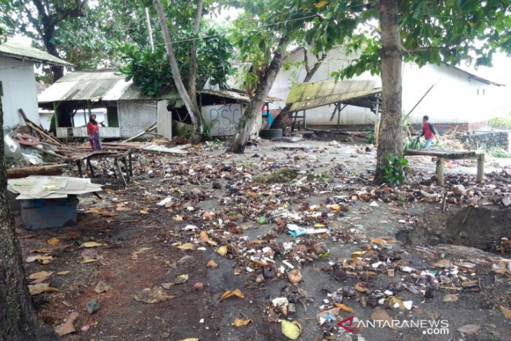 Pantai di Tasikmalaya dan Pangandaran dilanda banjir rob