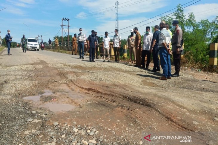 PT Balangan Coal perbaiki jalan dan jembatan yang dikeluhkan warga