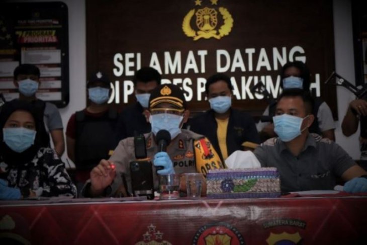 Peran Penjual Adalah - Polisi Amankan Dua Pelaku Penipuan ...