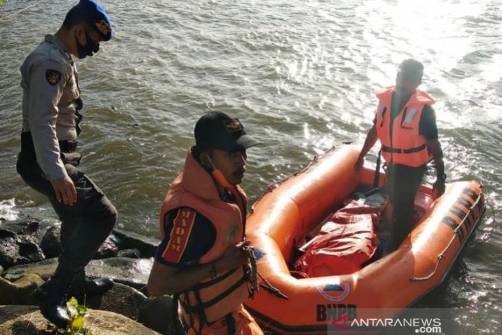 Korban tenggelam asal Desa Masjid mengapung di permukaan laut