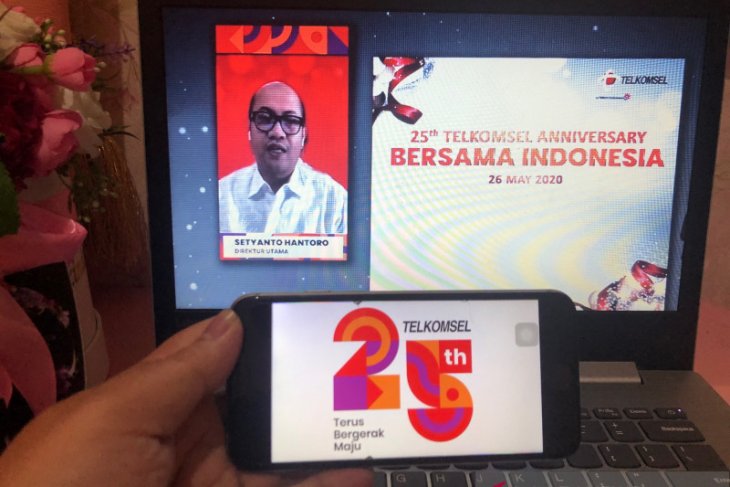25 Tahun Telkomsel : memaknai konsistensi melayani negeri bergerak maju Indonesia