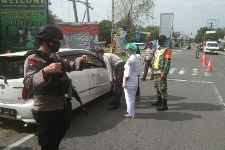 Ratusan kendaraan putar balik di perbatasan Kabupaten Simalungun
