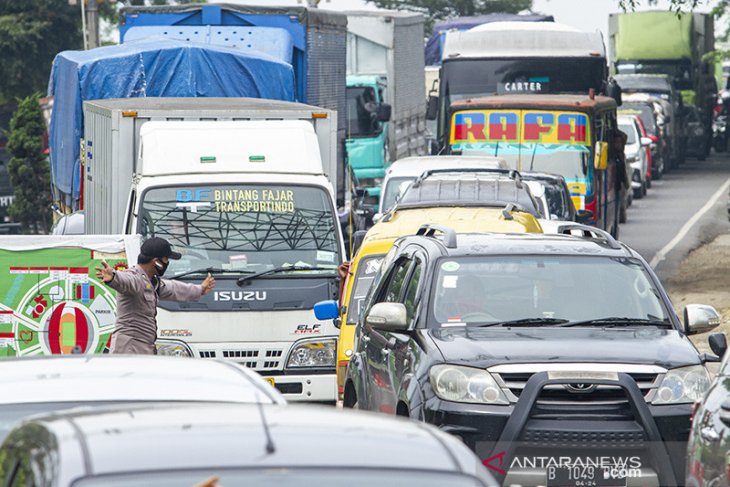 Penyekatan arus balik pemudik di perbatasan Karawang - Bekasi 