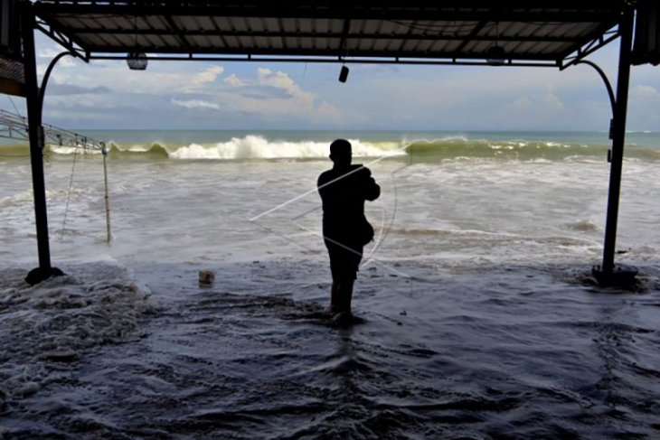 Dampak gelombang tinggi selatan Bali